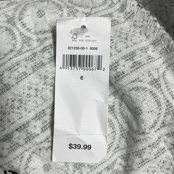 GAP Black and White High Waist Women Shorts - Picture 4 of 13